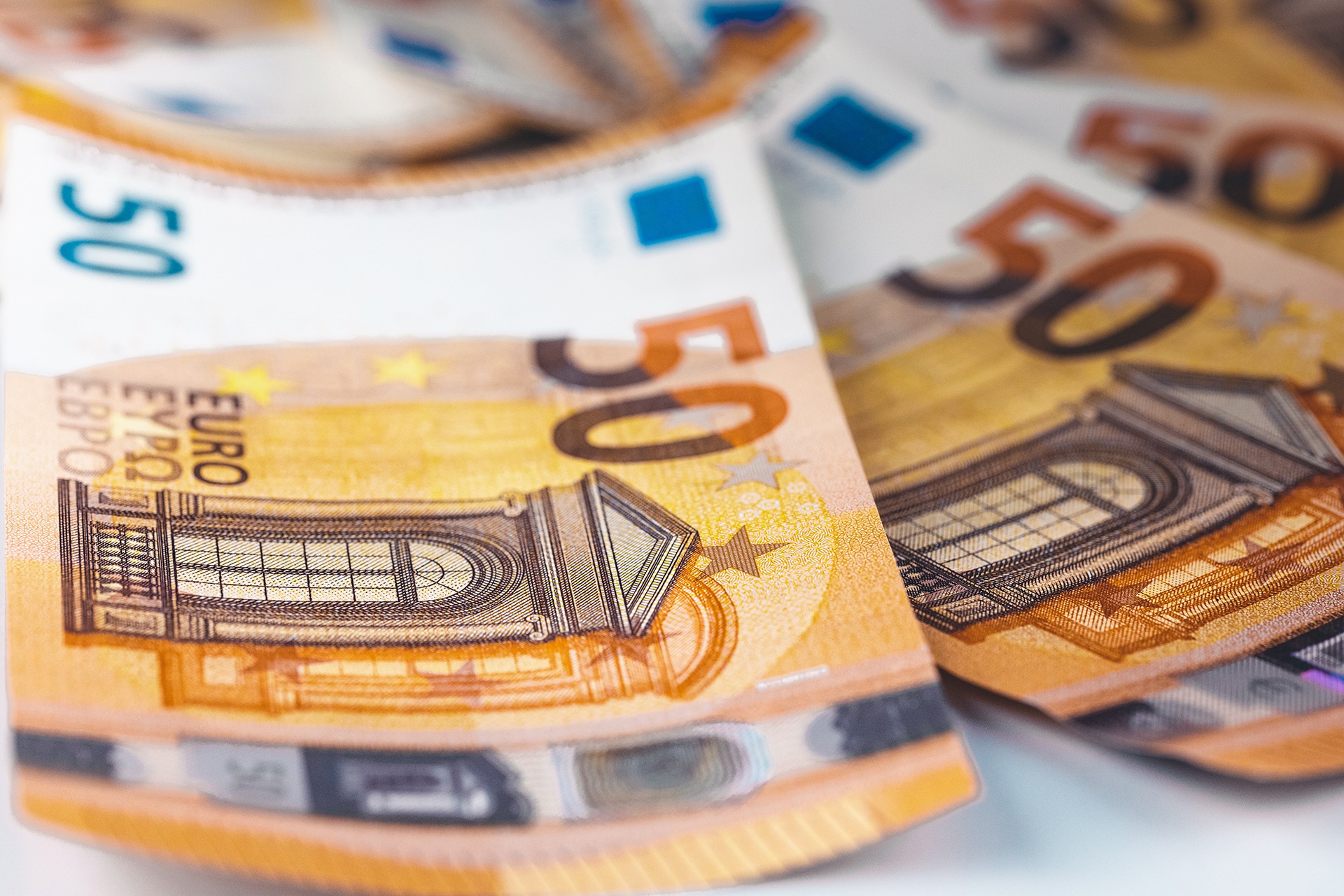 BONUS 150 EURO: ECCO CHI DEVE PRESENTARE DOMANDA ALL’INPS